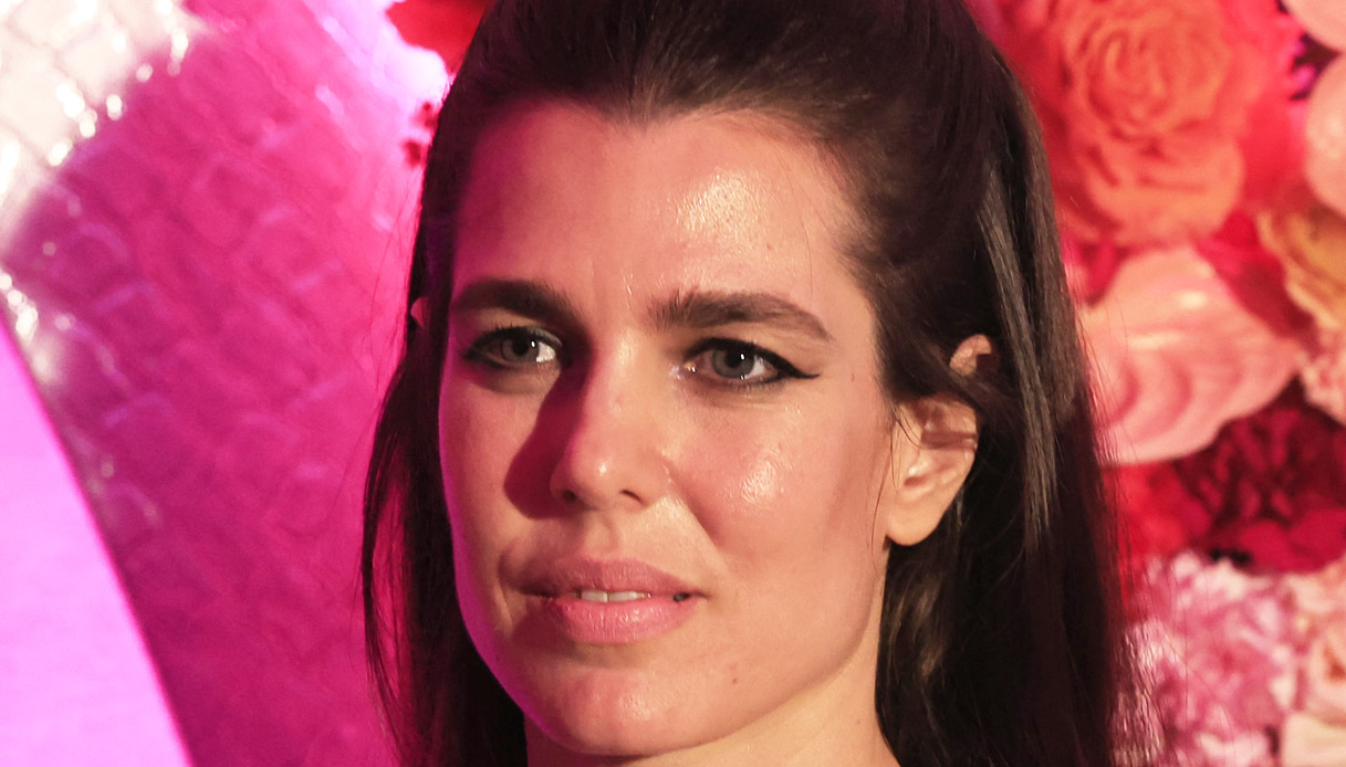 Charlotte Casiraghi sola e divorziata al Ballo della Rosa 2024. “Non è felice”
