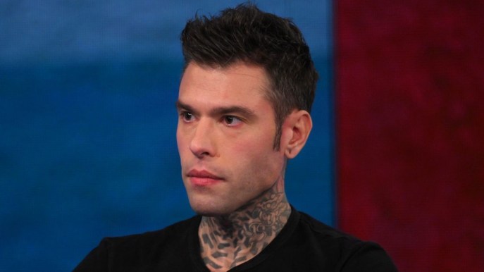 Fedez: “Due anni fa mi operavo. La vita è bella”. Pesa l’assenza di Chiara