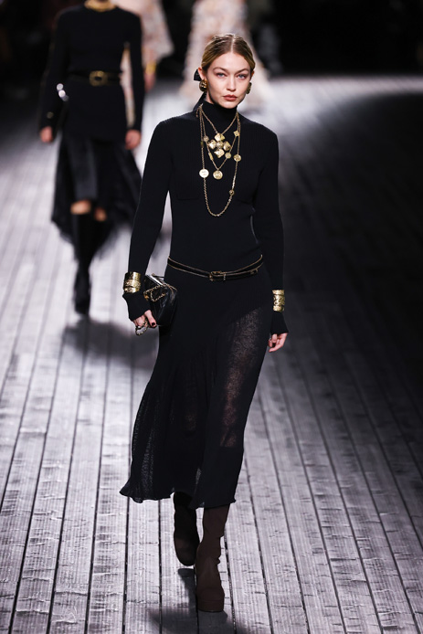 Gigi hadid sfilata Chanel 2024