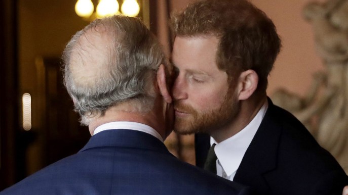 Carlo ha il cancro, condizioni di salute del Re: pronto a richiamare Harry