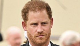 Carlo ha il cancro, condizioni di salute del Re. Harry imperdonabile