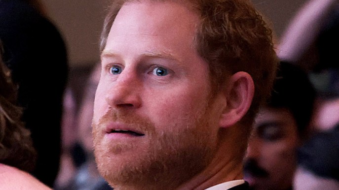 Carlo ha il cancro, condizioni di salute del Re: “È in grave crisi. Anche per Harry”