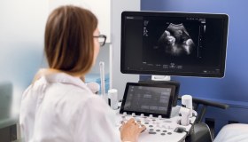 Cos’è e come funziona l’insufflazione tube sotto guida ecografica