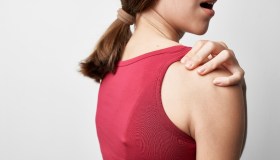 Lesione della cuffia dei rotatori: cause, sintomi, cura