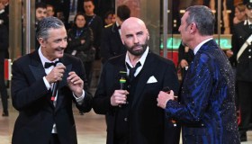La Rai denuncia Striscia La Notizia per il caso John Travolta-Sanremo