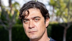 Fiorello a Viva Rai2! fa ballare Riccardo Scamarcio: “Bellissimo”