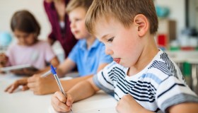 “Salviamo la scrittura a mano”, l’appello dell’accademia della Crusca