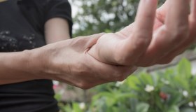 Sindrome di De Quervain: cause, sintomi e cura