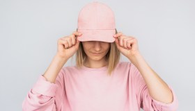 Come lavare un cappello senza sformarlo o scolorirlo