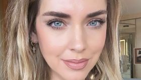 Chiara Ferragni torna sui social: “Felice”. E Fedez rientra in Italia