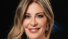 Francesca Fagnani graffiante a Belve con un tubino in pelle, tutti i look