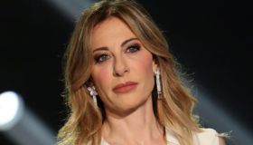 Francesca Fagnani, il look senza maniche è di tendenza, le altre vip che hanno seguito il trend