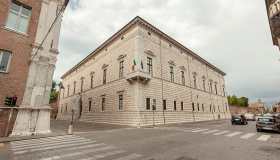 Palazzo dei Diamanti, perché si chiama così e cosa conserva dentro