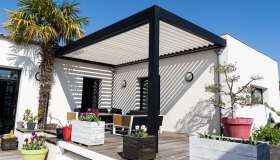 Pergola bioclimatica, a cosa serve: pro e contro