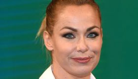 Paolo Bonolis e le critiche per l’aereo privato, la replica della moglie Sonia