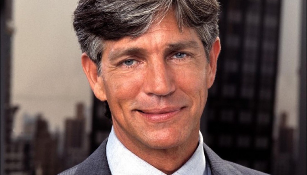 Eric Roberts in una scena della serie tv Perfetti ma non troppo