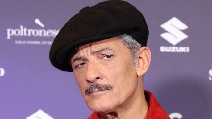 Fiorello a Viva Rai2!, Carmen Russo chiude in sottoveste al semaforo