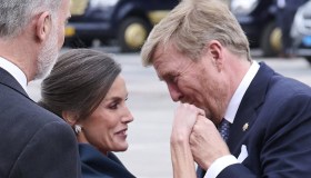 Letizia di Spagna strega il Re con l’abito esclusivo e i diamanti del sultano