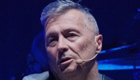 Paolo Belli annulla la tournée. “Deve stare vicino alla sua famiglia”