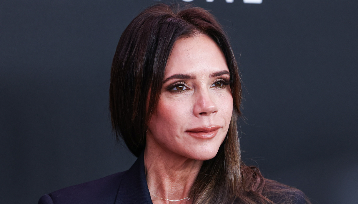 Victoria Beckham: 10 look che hanno fatto la storia, da icona pop a lady di ferro