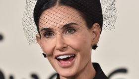 Demi Moore, look austero elegante e sensuale alla premiere di FEUD
