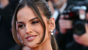 Izabel Goulart a Cannes 2024, cosa non funziona nell’abito che fa discutere