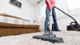 Moquette, come pulirla e igienizzarla: trucchi infallibili