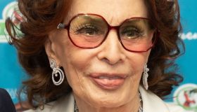 Sophia Loren regina si stile anche a Beverly Hills: il suo look leopardato