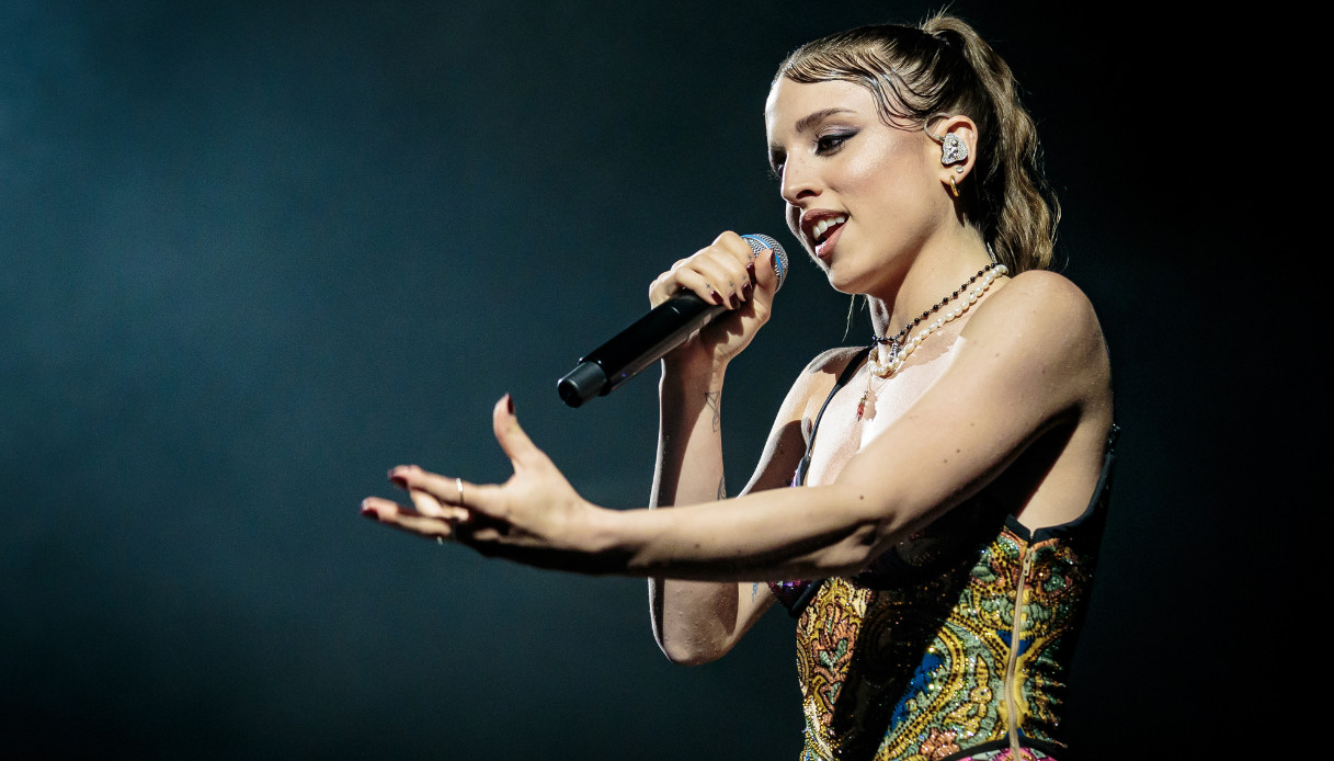 Angelina Mango in pizzo e corona di spine: le prime immagini ufficiali dall’Eurovision 2024