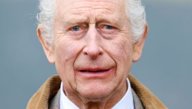 Carlo ha il cancro, condizioni di salute. Il Re in difficoltà, impietoso con Andrea