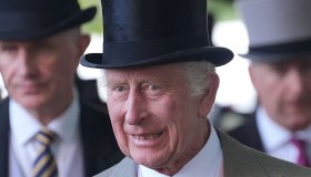 Carlo ha il cancro. Le condizioni di salute del re. Il tempo è poco e Harry lo preoccupa