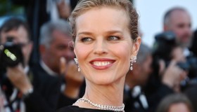 Cannes 2024, i look della nona serata: Eva Herzigova dea dalla schiena nuda