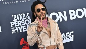 Lenny Kravitz, 60 anni al top: la sua vita in 12 foto (e curiosità)