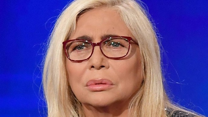 Daniela Zuccoli ricorda Mike Bongiorno. Mara Venier: “Vi chiedo silenzio e rispetto”