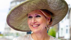 Maxima d’Olanda in chiffon e fiori è la quintessenza della primavera