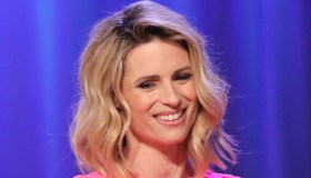 Michelle Hunziker sbarca a Striscia la Notizia. E si dà al balletto su Instagram