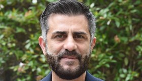 Simone Montedoro, tris di cuori con Paola Barale: “Don Matteo? Torno con mia figlia”