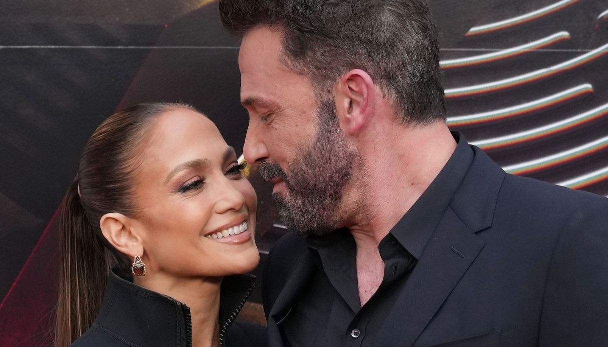Jennifer Lopez e Ben Affleck, il primo bacio ufficiale su Instagram fa sognare