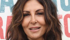 Sabrina Ferilli: fascino senza tempo con l’abito in stile Dolce Vita