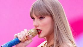 Taylor Swift, l’attacco dei Foo Fighters: “Noi suoniamo dal vivo” e lei risponde