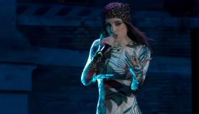 Foulard e bandana sono il trend dell’estate 2024: tutti i look da copiare