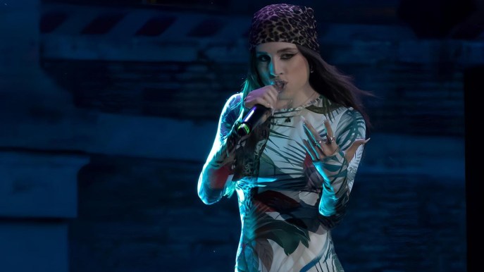 Foulard e bandana sono il trend dell’estate 2024: tutti i look da copiare