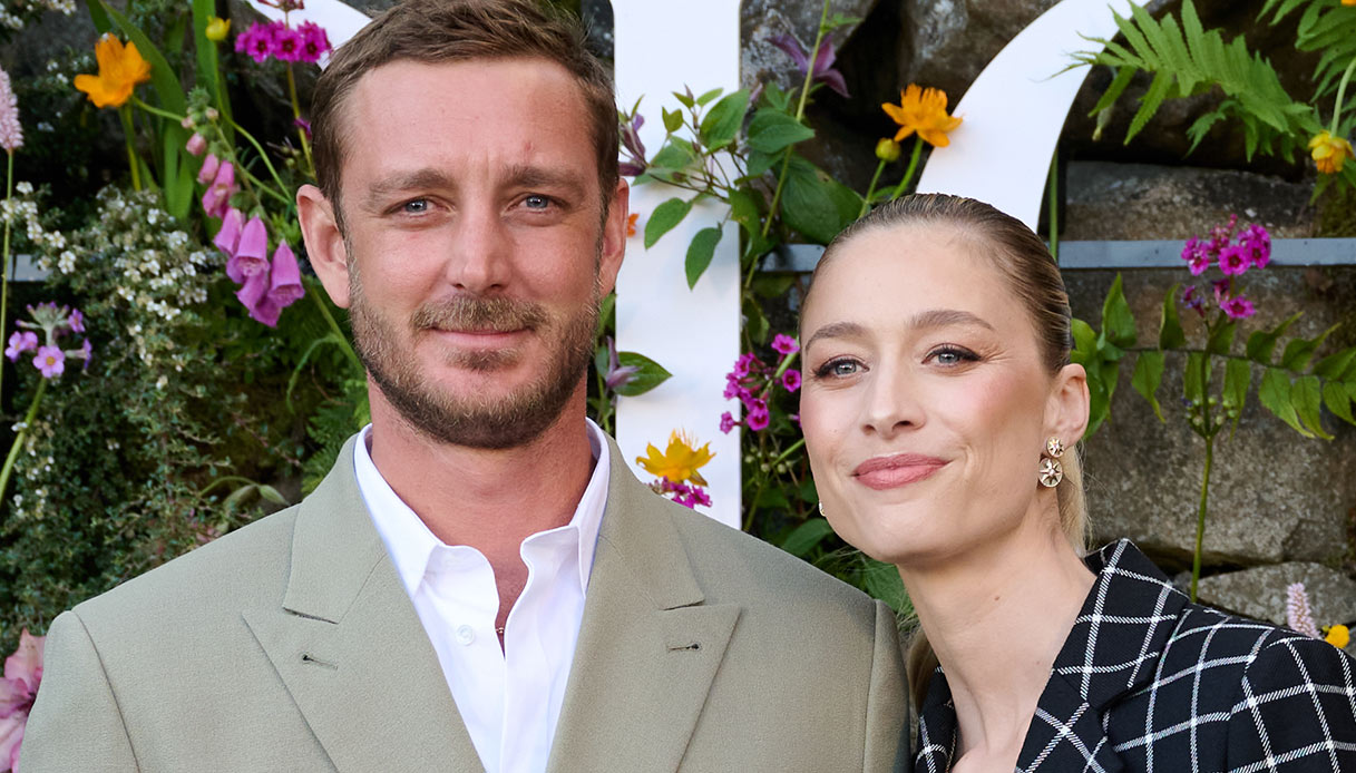 Beatrice Borromeo, una favola alla sfilata Dior Cruise 2025. Pierre Casiraghi a disagio