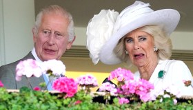 Re Carlo, ultime notizie. Camilla al Royal Ascot si lascia troppo andare, smorfie imbarazzanti