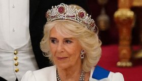 Re Carlo, ultime notizie. Gaffe con l’Imperatrice del Giappone e i gioielli favolosi