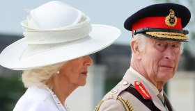 Re Carlo, ultime notizie. Tensioni con Camilla, sfratto esecutivo e niente matrimonio