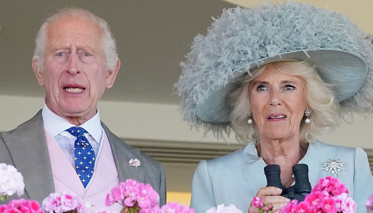 Carlo, ultime notizie. Crisi senza precedenti, il Re fallisce