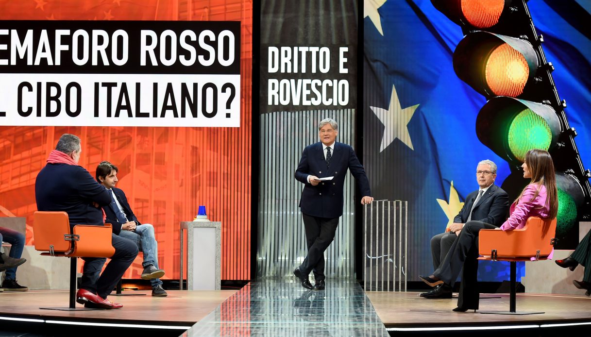 Paolo Del Debbio conduce Dritto e Rovescio