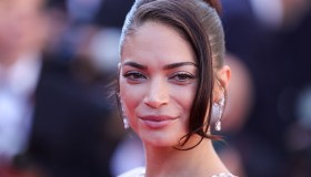 Elodie, il look nude e i capelli rosa conquistano Milano