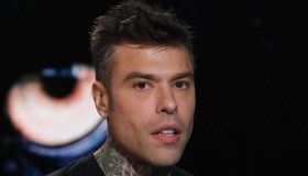 Fedez torna sui social: la foto in ospedale con la flebo